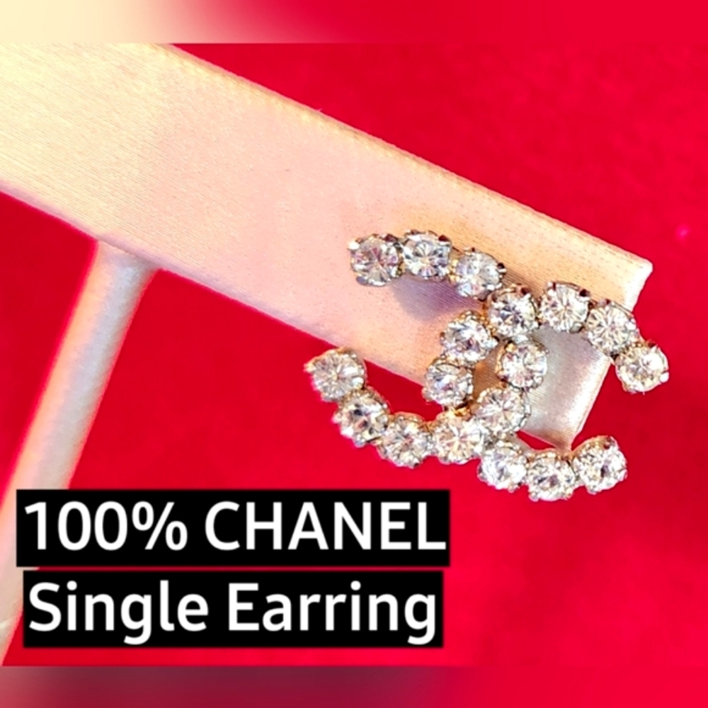 CHANEL Y2K SINGLE Stud Double CC Rhinestones Pierced Glitzy Post Earring Unisex